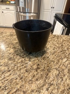 #7 Cast Iron 3 Leg Bean Pot Kettle Peyote Drum 9”Across With Gate Mark