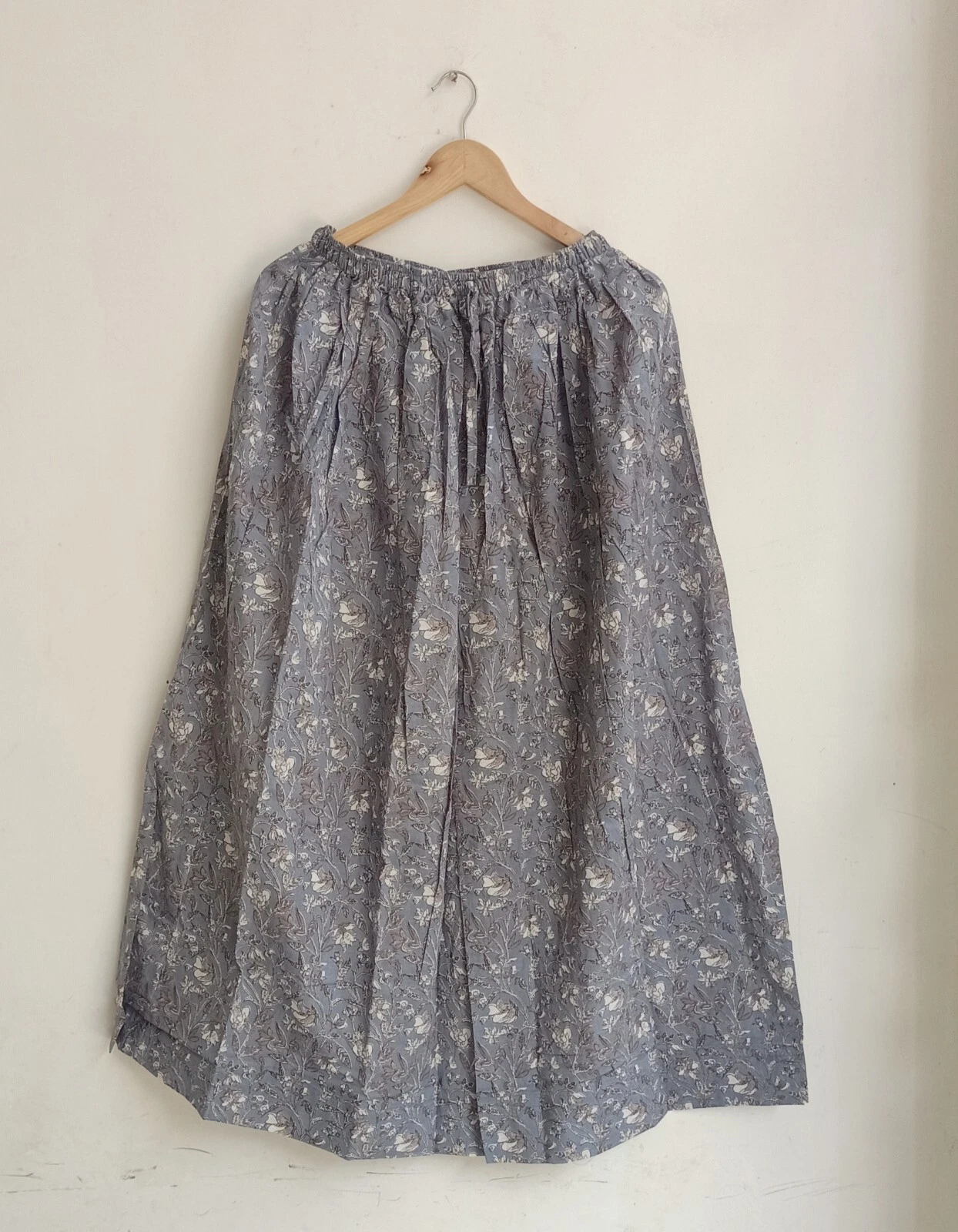 Indian Grey Skirt Long Cotton Skirt Handmade Skirt Floral Women's Clothing Skirt
Opens in a new wind