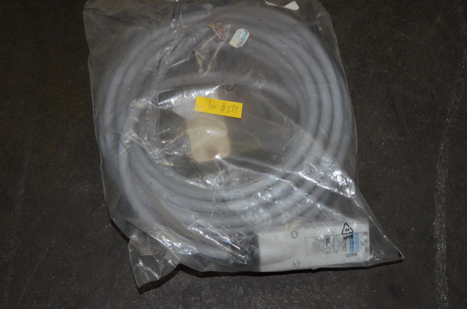 Festo MPA-MPM-V1 WD41 Valve Terminal With Connecting Cable 533194 New Open Box