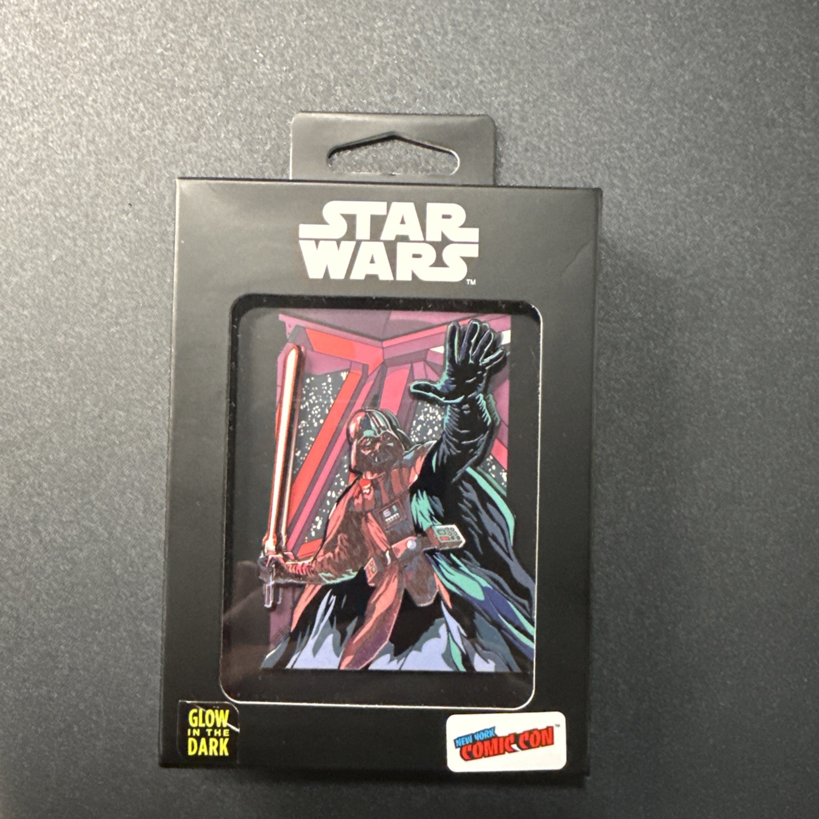 Spilla NYCC Star Wars Darth Vader Glow In The Dark. Sigillato mai aperto
