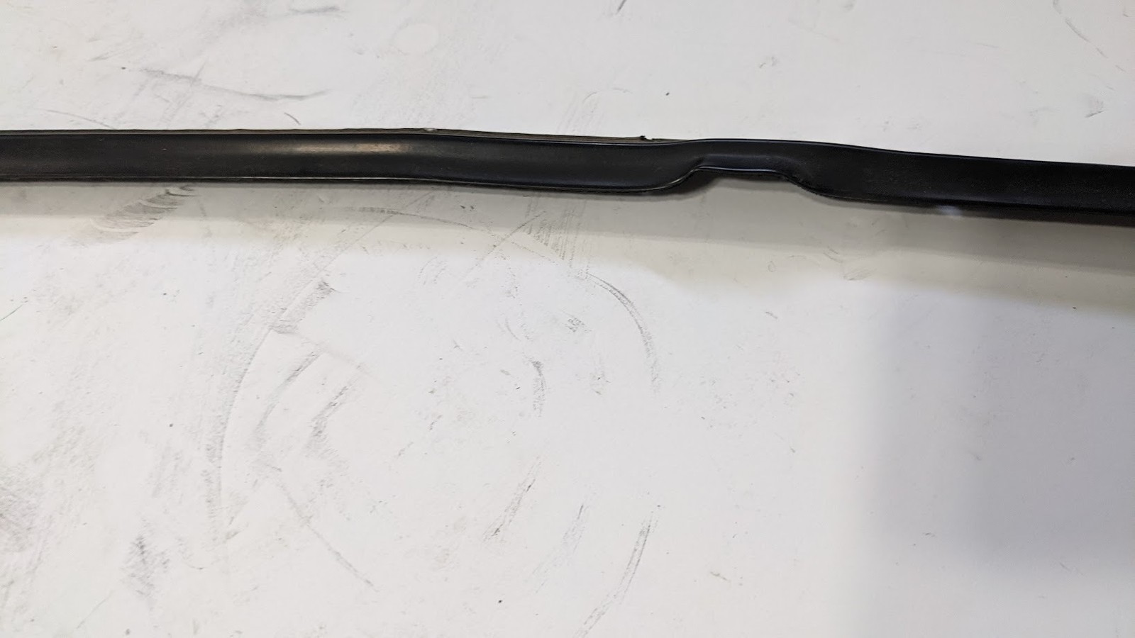 FERRARI 308 GTSi PART LEFT DOOR OUTER SEAL WINDOW WIPER 16327310 LH