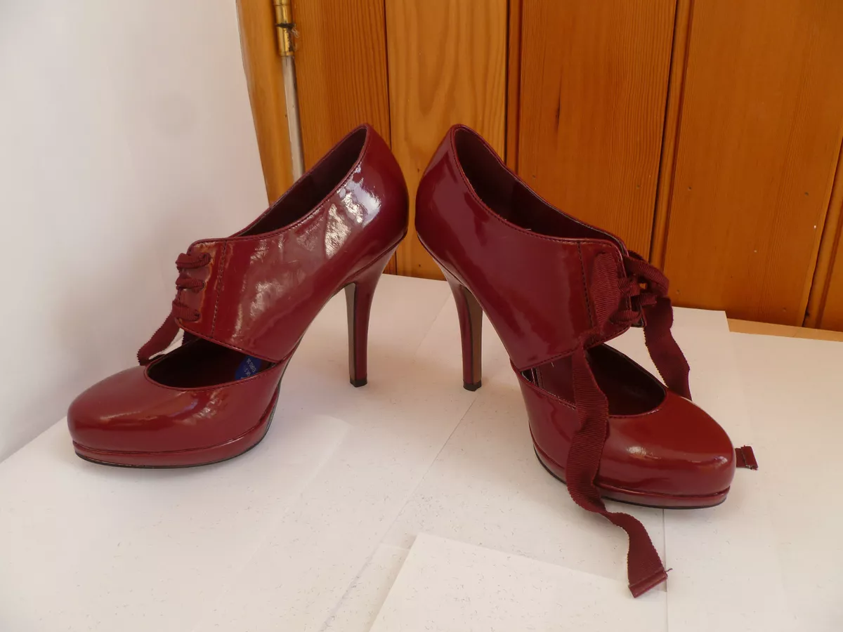 What color of shoe should I wear with a burgundy dress? - Quora