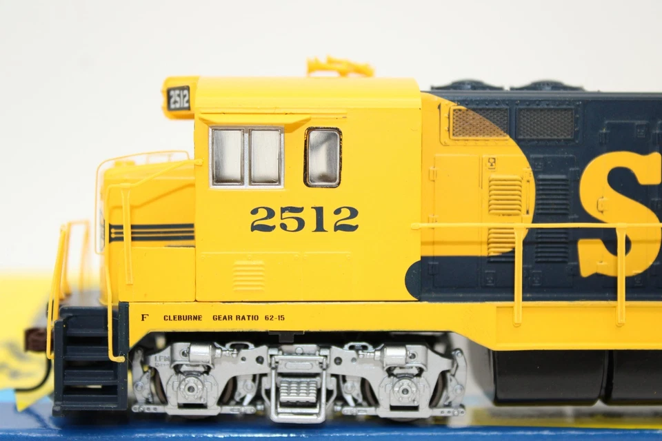 Athearn HO Scale ATSF Santa Fe Warbonnet CF7 Round Cab Locomotive #2512 DCC Rdy - Image 3 of 4