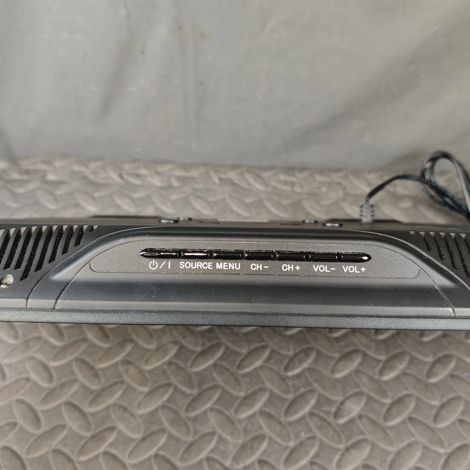 Hitachi 22LE3570U 22” HD Ready TV HDMI SCART VGA No Stand - Image 3 of 4