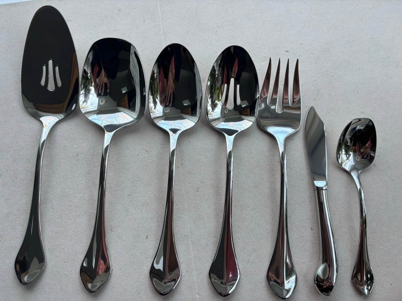 Oneida - CAPELLO - huge lot of 7 serving pieces NEW
Opens in a new window or tab
