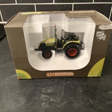 Universal Hobbies 2614U CLAAS NECTIS 257F open cab MiB