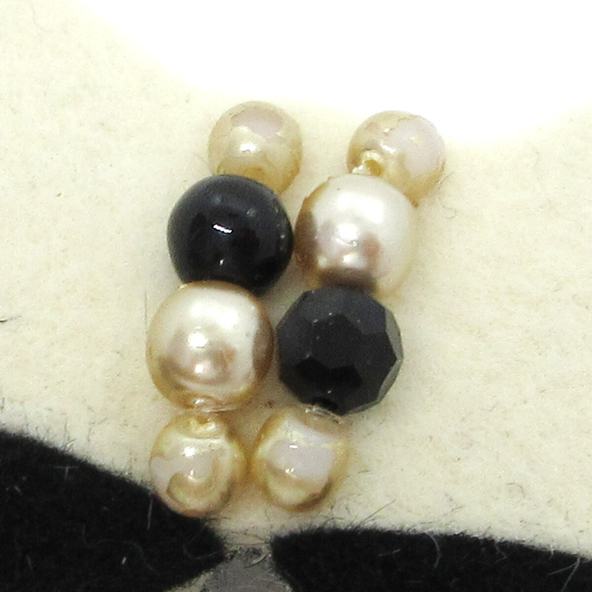 Chanel Artificial Pearl Bow Brooch Pin White Felt 02A 34021