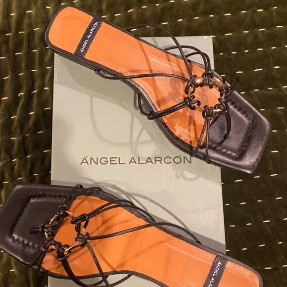 サンダル・ミュール ANGEL ALARCON TRENZADO SANDALS Angel Alarcon (Anthropologie) Black Strappy Sandals / Low