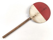 Klappbare Winkerkelle f&uuml;r Wehrmachts Kraftfahrzeuge. Grosse Ausf&uuml;hrung mit 20cm