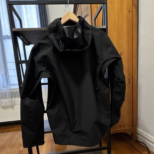 Arc'teryx Beta LT Jacket Men's Hooded Full Zip Windbreaker M Black Gore-Tex image 2