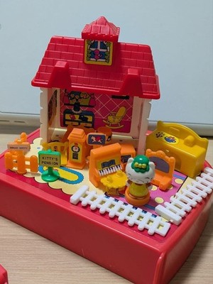 その他 Sanrio Hello Kitty Compact House Sanrio Hello Kitty Compact 1976 Grandma Doll House Polly Pocket