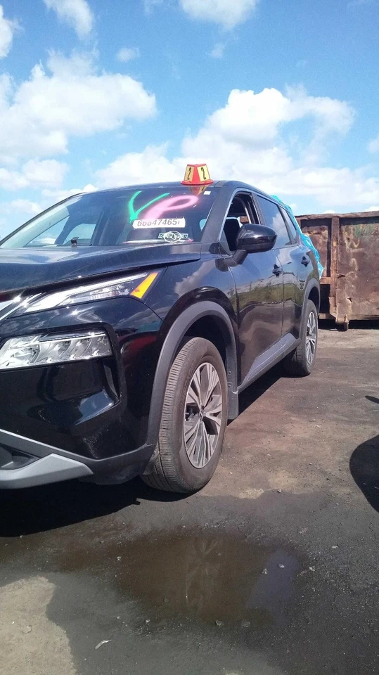 Guardabarros izquierdo Nissan Rogue 2023 negro - usado, buen estado, repuesto OEM Foto 3 de 4