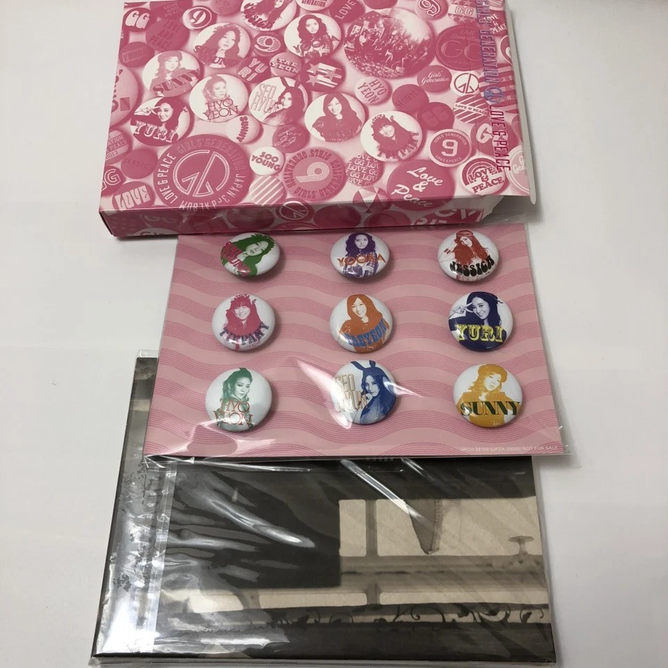 SNSD Girls' Generation LOVE & PEACE JAPAN CD+Blu-ray+GOODS - Image 3 of 4