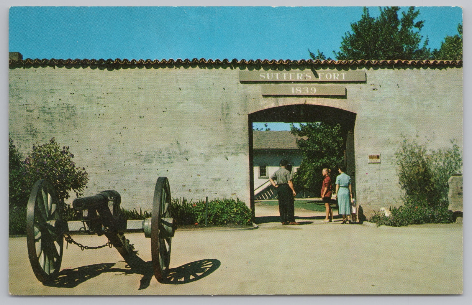Military~Tourists @ Sutters Fort Historical Museum~Sacramento CA~Vintage PC