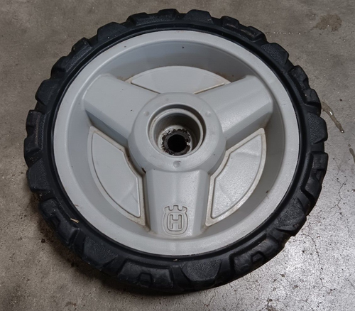 Husqvarna 580365301 AWD Pushmower Tire off a Husqvarna LC221a
