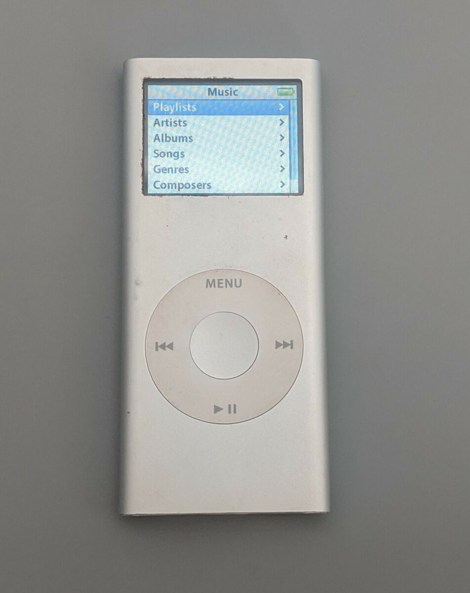 Apple iPod nano 2nd Generation Silver 2 GB Model A199 Works Apple iPod nano 2nd Generation Silver 2 GB Model A199 Works