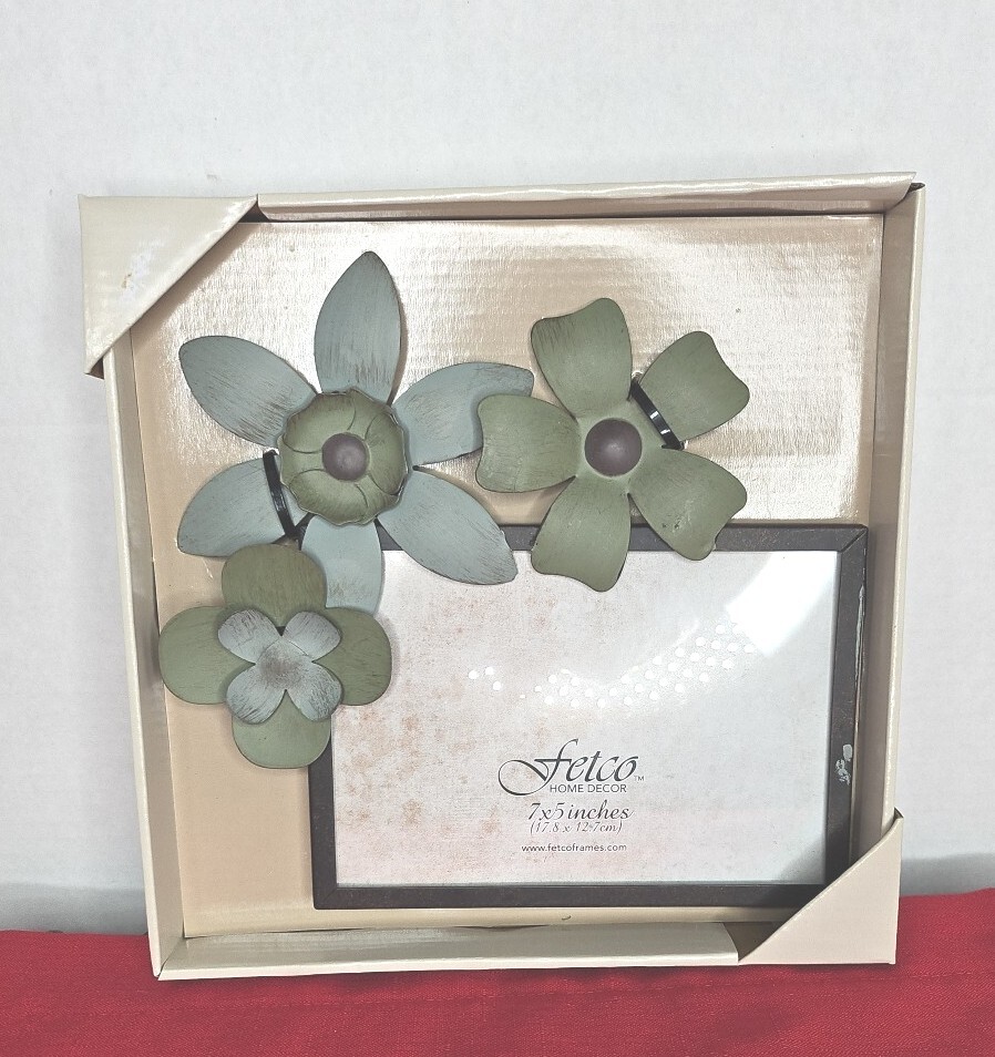 Fetco Home Decor Metal Floral Picture Frame 7 x 5 in. "Alder Flower
