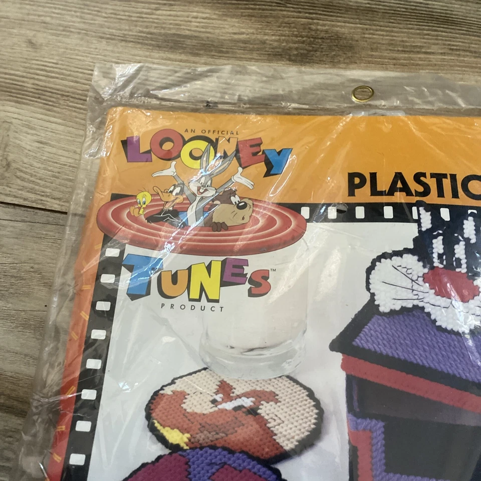 Looney Tunes Coasters & Box Leisure Arts Plastic Canvas Yarn Craft 1997 NOS VTG - Image 4 of 4