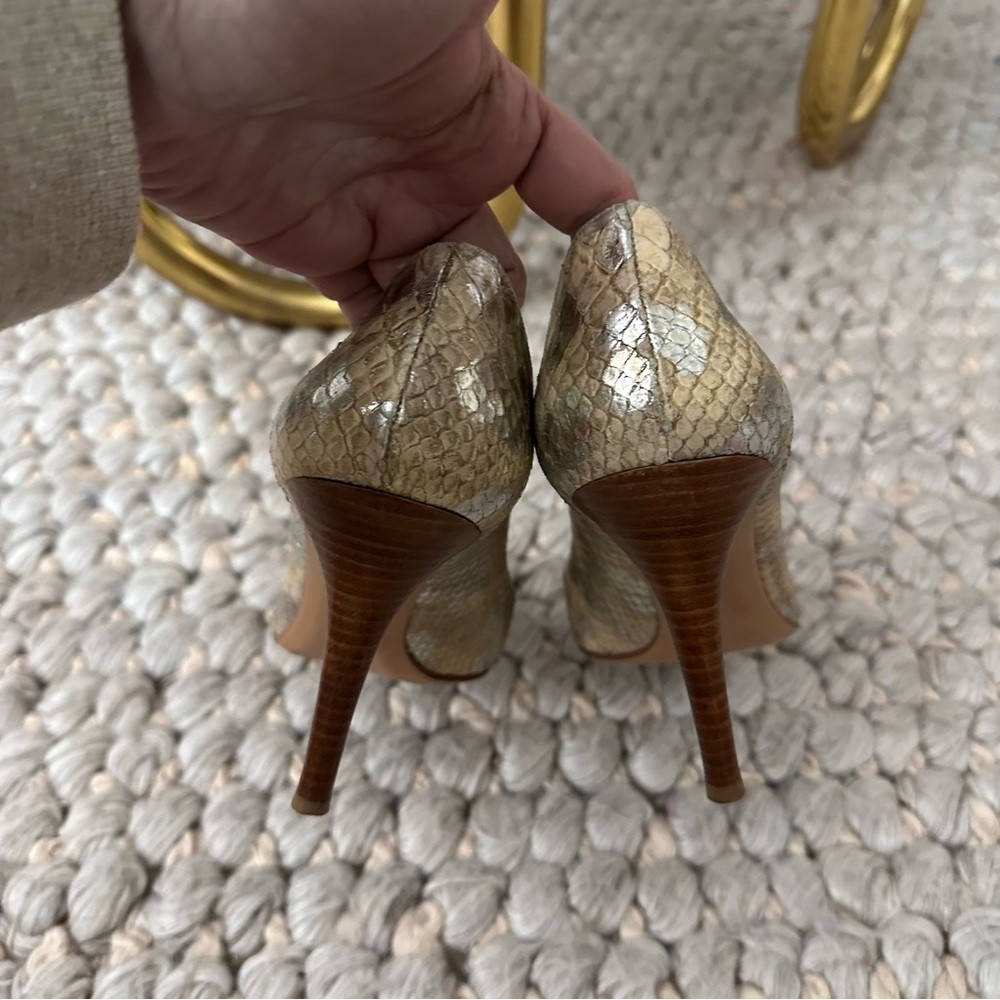 Stuart Weitzman Python Snakeskin Silver Cream Hee… - image 4