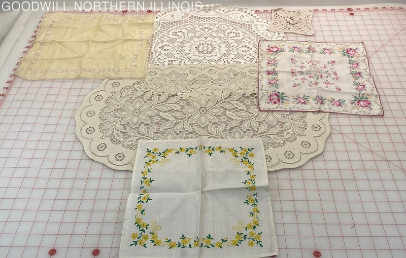 Vintage Lace Doilies, Handkerchiefs Floral Patterns