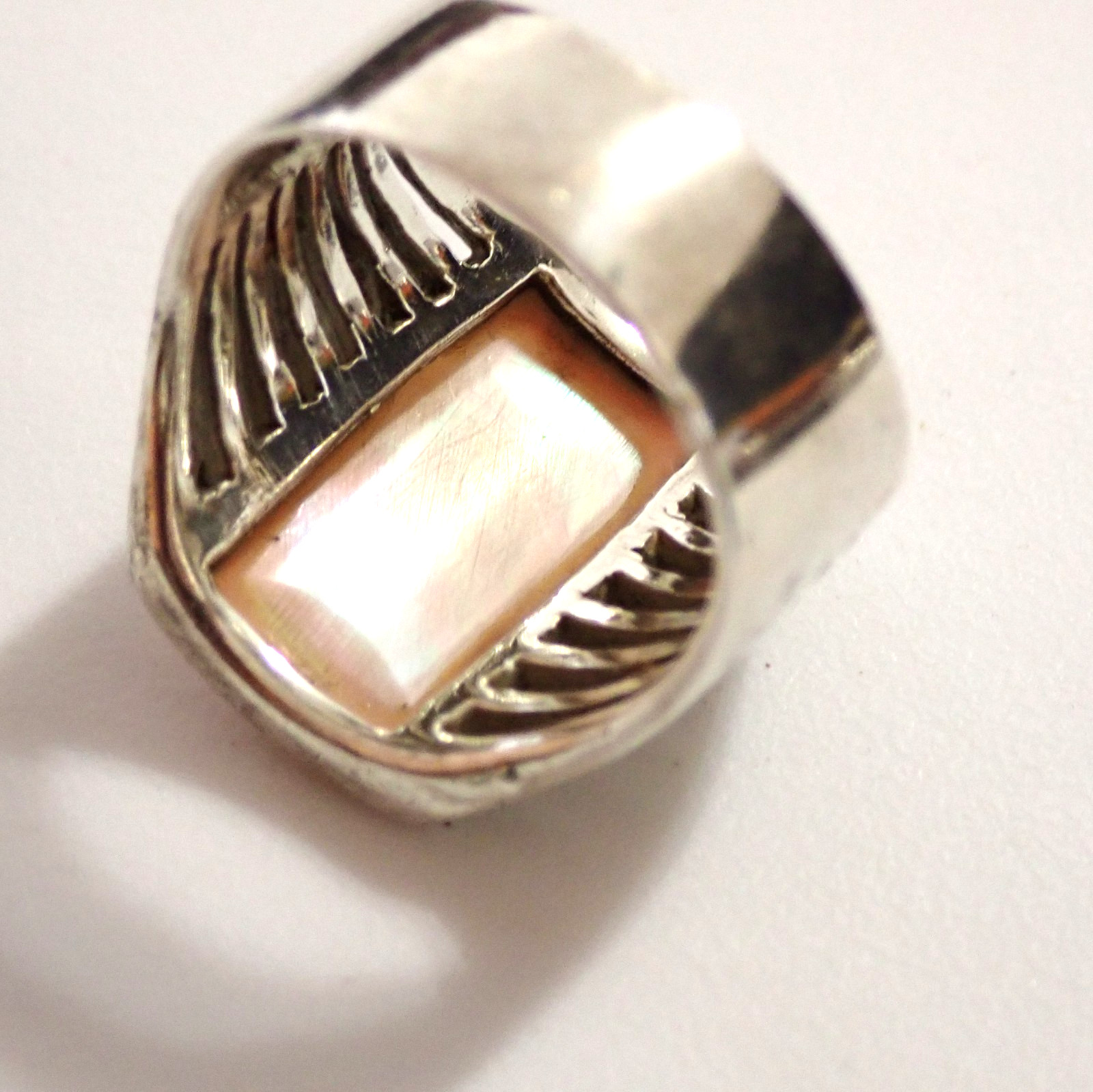 Size 9 Rectangular Pink MOP Ring Ventilated Taper… - image 5