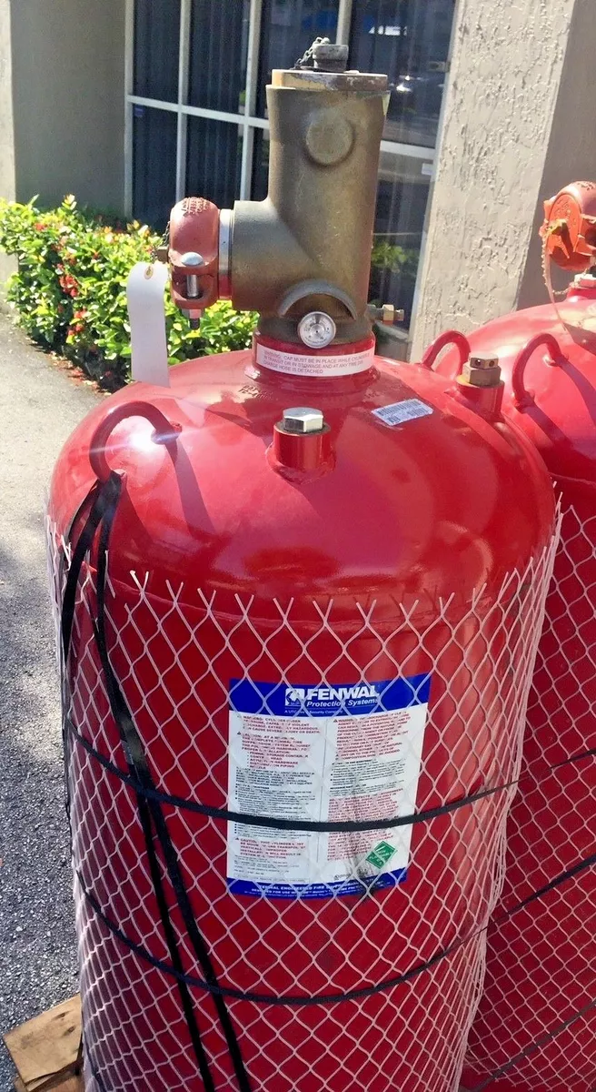 Kidde Fenwal Cylinder 900 lb. 408 kg Capacity 3 Valve 90