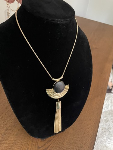 $75 NWT TRINA TURK GOLD TONE & BLACK GEOMETRICAL PENDENT 36” NECKLACE- LA20 - 第 3/6 張圖片