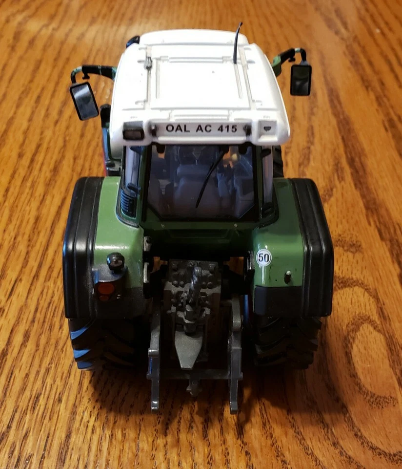 FENDT 415 VARIO SCALE 1/32 UNIVERSAL HOBBIES DIE CAST METAL TOY TRACTOR PREOWNED - Image 4 of 4