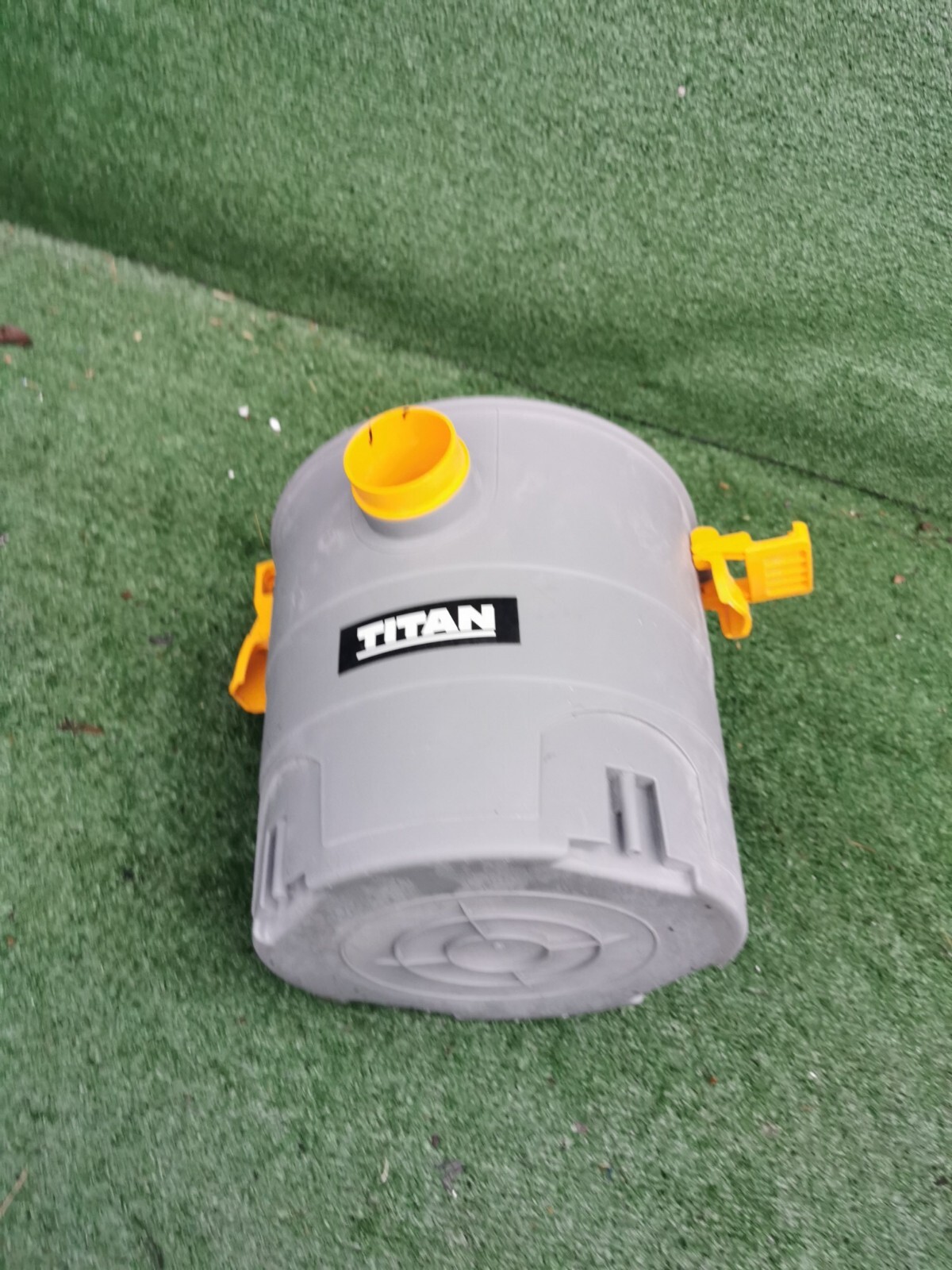 TITAN TTB774VAC 1300W 16LTR WET & DRY HEAVY DUTYVACUUM CLEANE HOOVER