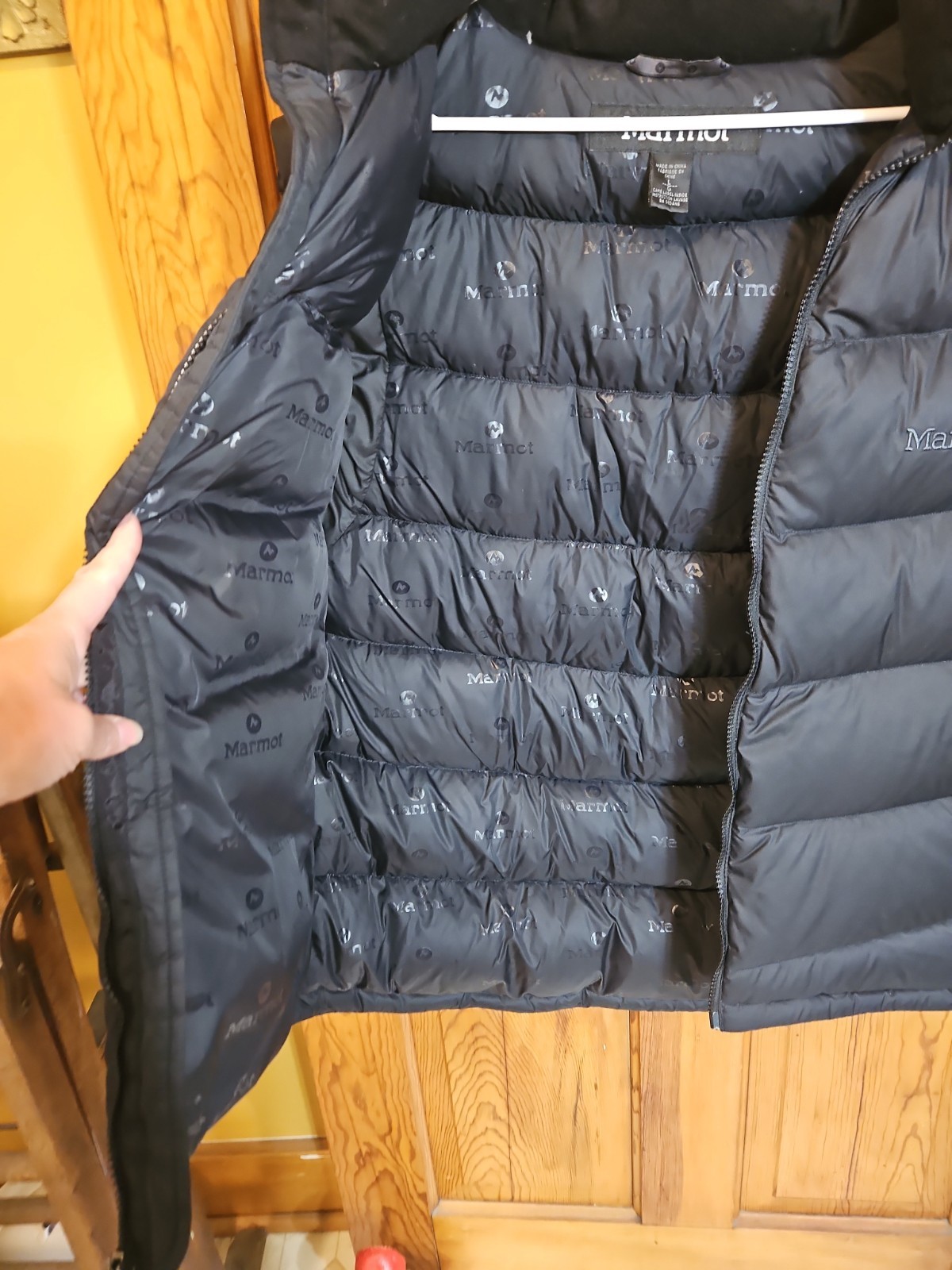 Mens Guides Down Marmot Vest Size Large image 4