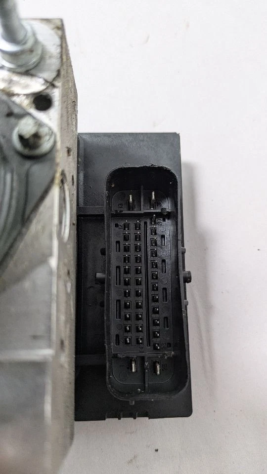 Used ABS Hydraulic Assembly fits: 2017 Chevrolet Traverse w/variable assist powe Foto 4 de 4