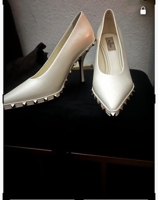 Valentino Garavani Rockstud 100 Leather Pointed Toe Pump in White sz 39