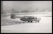 Fotografie Flugzeug Nord Noratlas, Hochdecker Transportflugzeug auf verschneite 