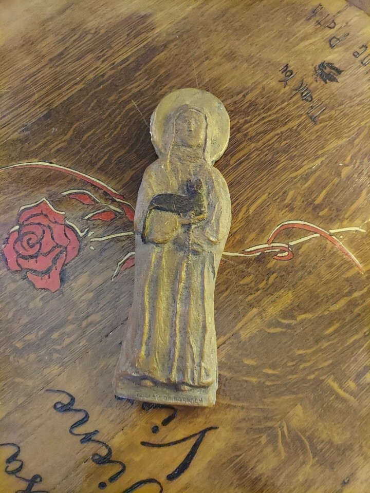 Julia Of Norwich Statue Hanging Figurine
