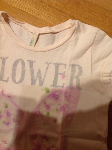 Mädchen Shirt Benetton 116 Schmetterling Muster mit Glitzerpünktchen - Bild 2 von 3