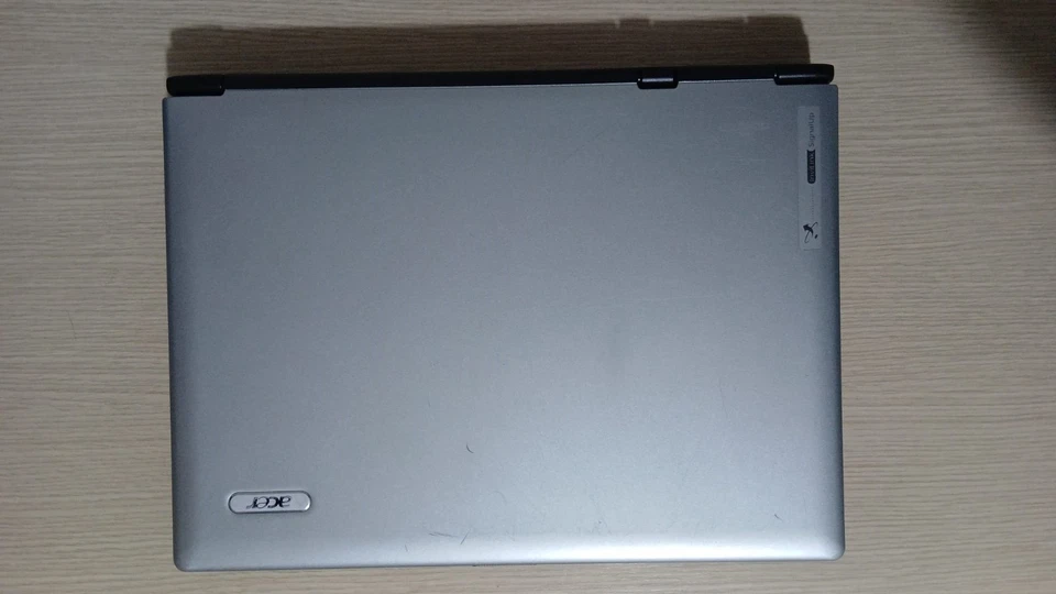 Notebook Acer Aspire 5000 con Windows 98 - Immagine 3 di 4