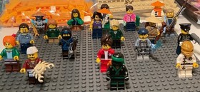 Lego 70620  Ninjago City   pre-owned  Complete &hellip; 6 pieces broken ..see in photo