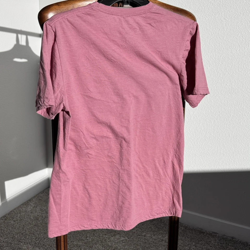 Camiseta Vaqueras Gráfica Rosa Talla S — Seven Springs Lodge Alabama Western Tee Foto 2 de 4