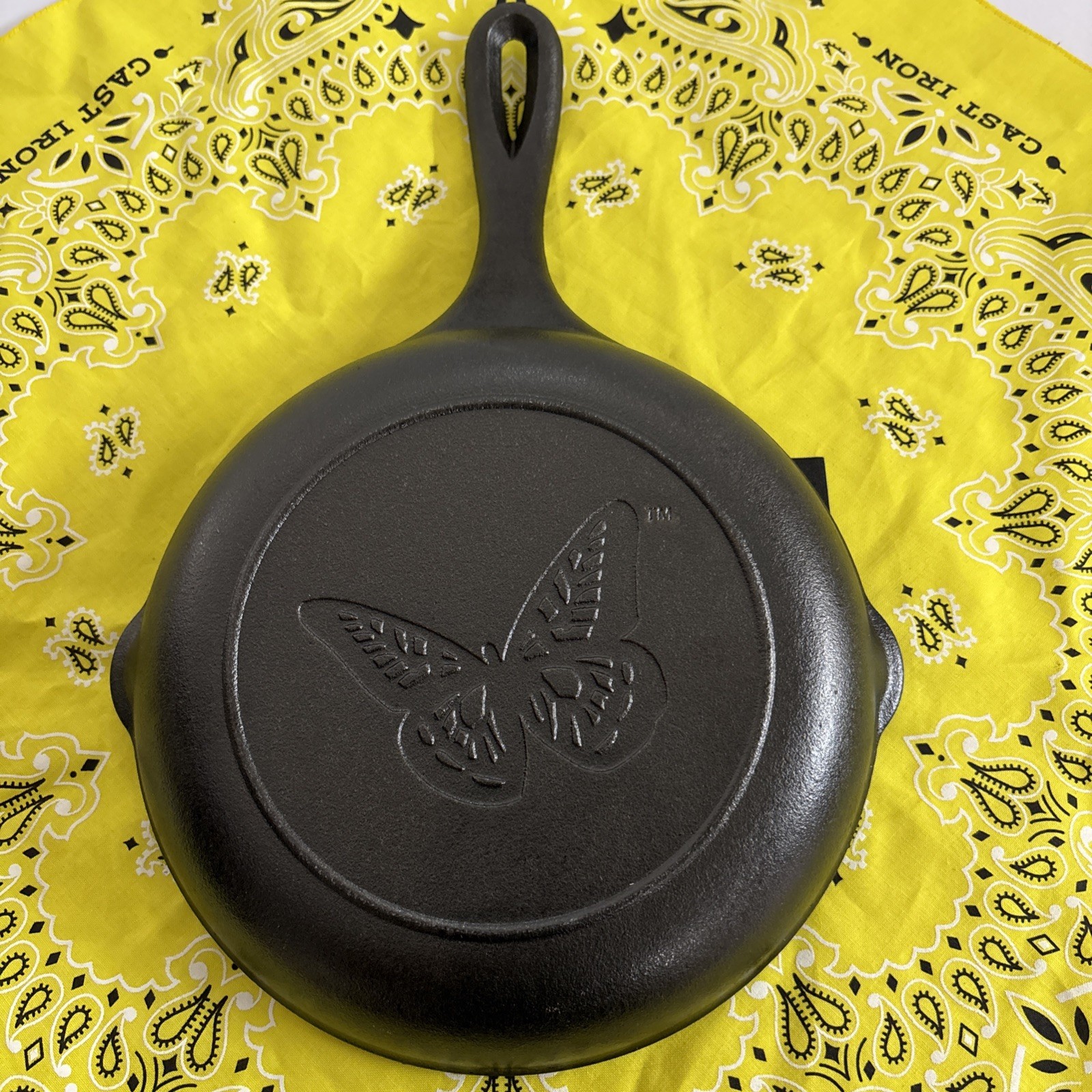 HTF Lodge 8 Inch Dolly Parton Pre-Seasoned Cast Iron Chef Skillet Black New