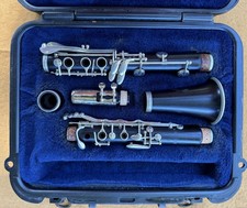 Selmer CL200 Bb grenadillo student clarinet with hard case