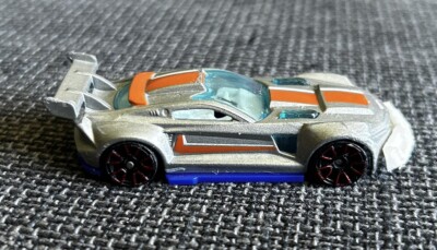 Hot Wheels Track Ripper silbermetallic Sportwagen Auto Spielzeugauto HW Mattel
