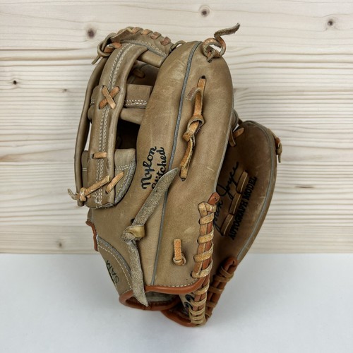 Guante de béisbol Wilson A9831 cuero softbol Joan Joyce autógrafo modelo derecho 11" - Imagen 2 de 9