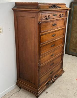 Antique French Semainier/Dresser/Lingerie Chest. Walnut with