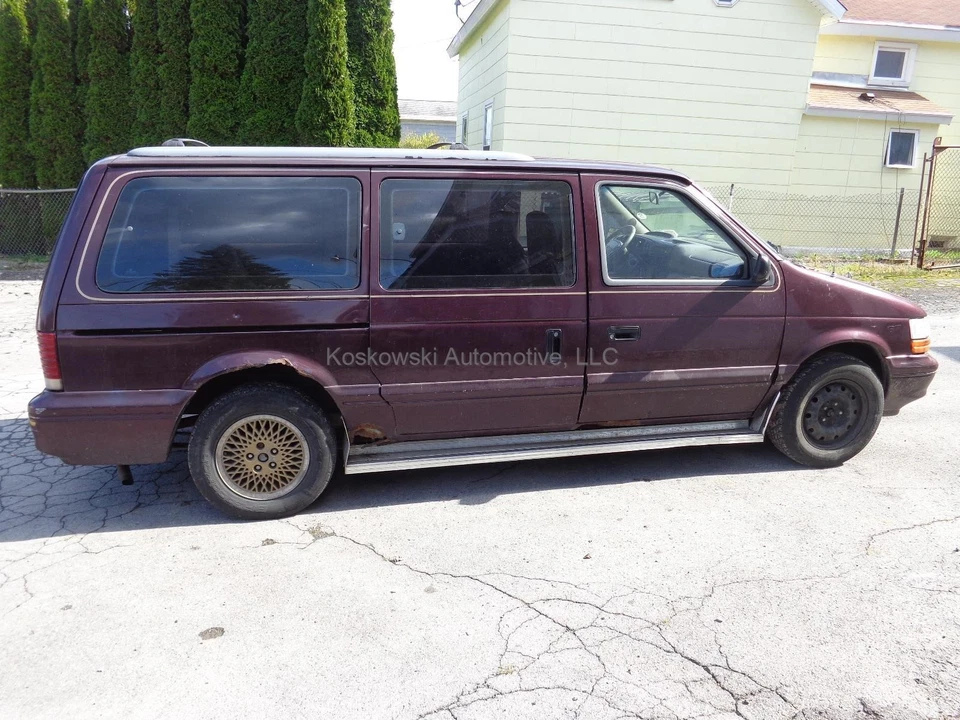 Оригинальный ободок для правой пассажирской двери Dodge Caravan 4673140 94 - Изображение 4 из 4