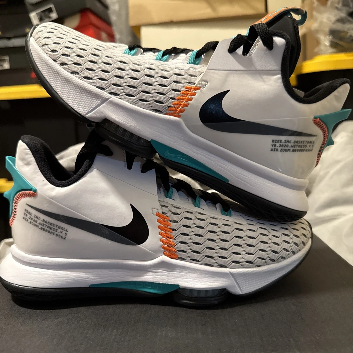 NEW Nike LeBron Witness 5 Air Zoom White Black Mens 11 Womens 12.5