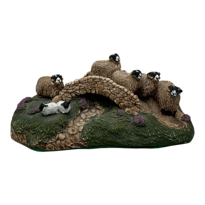 Linnet & Moss Scottish Sheep Ewe Scotland Figurine EUC Countryside Farm Glen