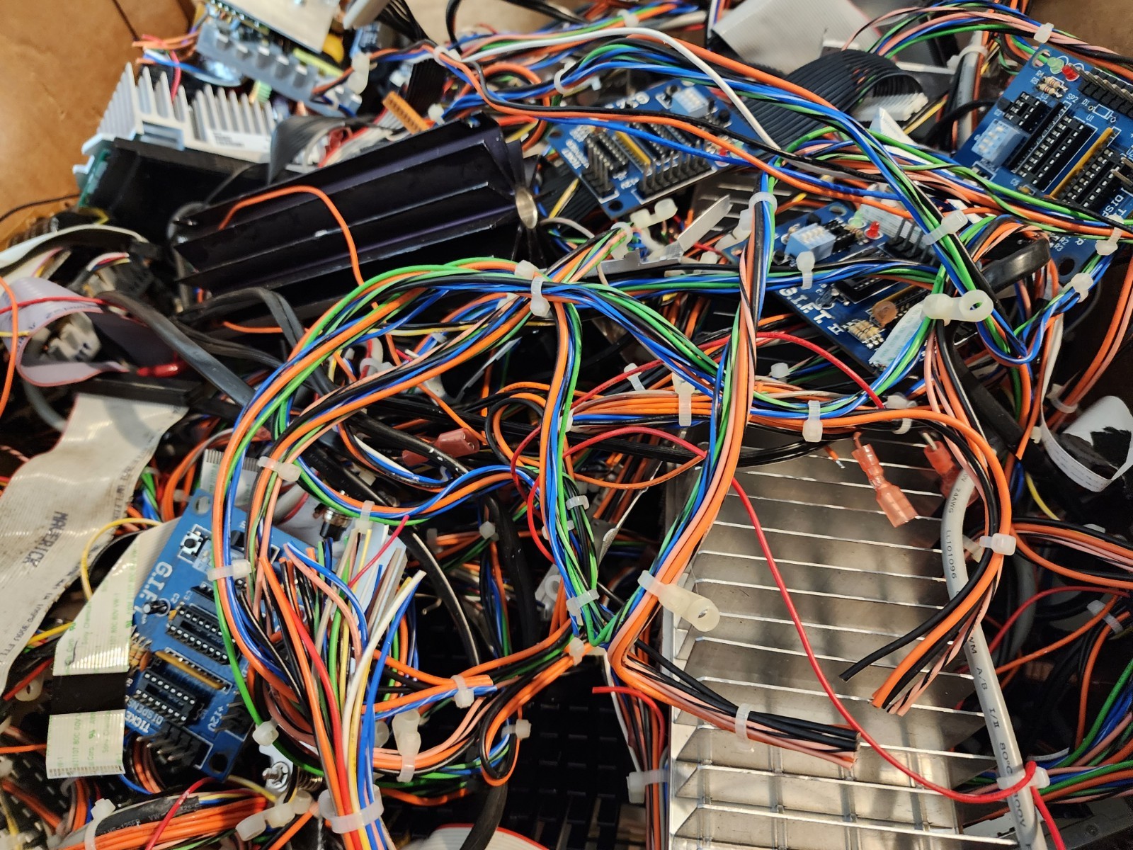🔥High-yield scrap 10.50 POUNDS OF E-Scrap HARVESTED PRECIOUS METALS+WIRING HRNS