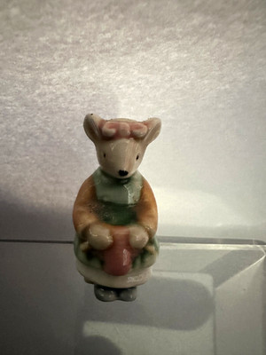 Albert Kessler Vintage Maus sitzend lesend. Top Zustand
