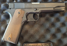 Crosman 1911 GI Model 1911BBb BB Gun Pistol 0.177 Cal Semiautomatic W/ CASE
