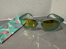 GOODR Unisex Polarized Sunglasses  Sunbathing With Wizards  Vacation Tropical